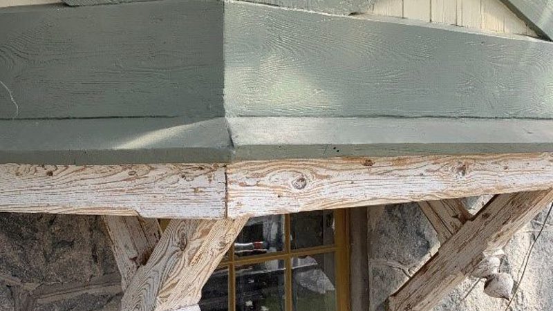 En hundsraårig fasad